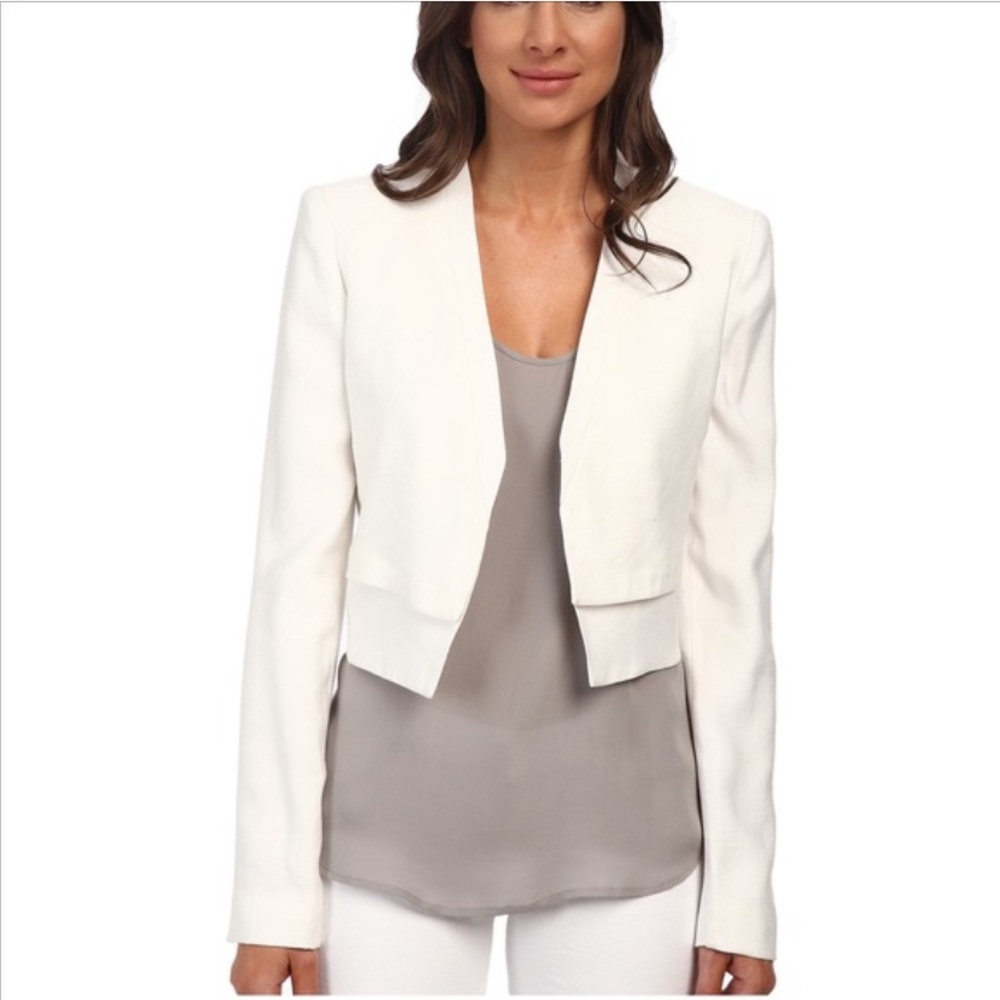 Bcbgmaxqzria cropped blazer
